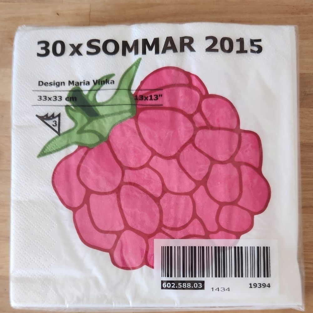 4 pks of Raspberry paper Napkins.
